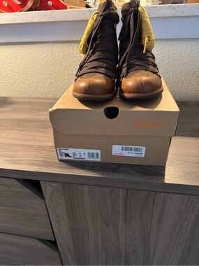 NIOB Merrell $140 Shiloh II Oak Warm Lace-Up Leather Boots, women’s size 6